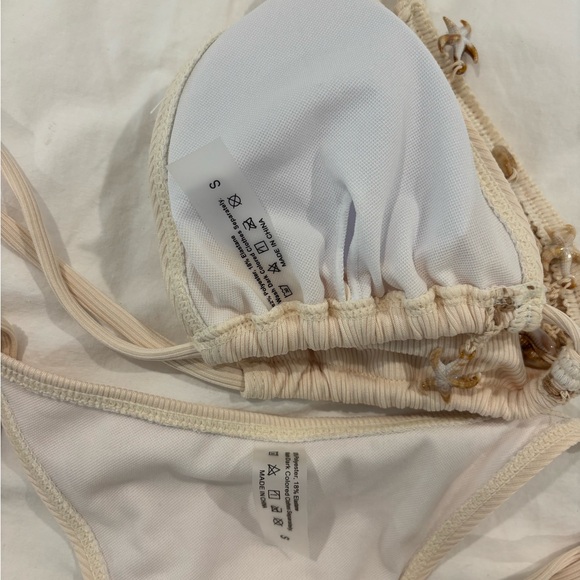 SHEIN Cream Ribbed Shell-Trim Triangle Bikini - Picture 2 of 2